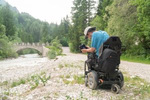 Pflegegrad 4 Fotograf im Rollstuhl